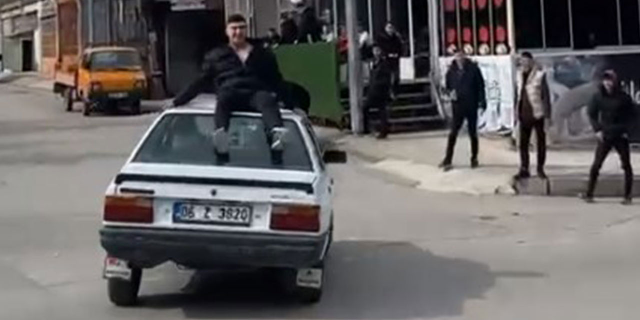 Otomobilin Tavanından Düşüp Yaralandı