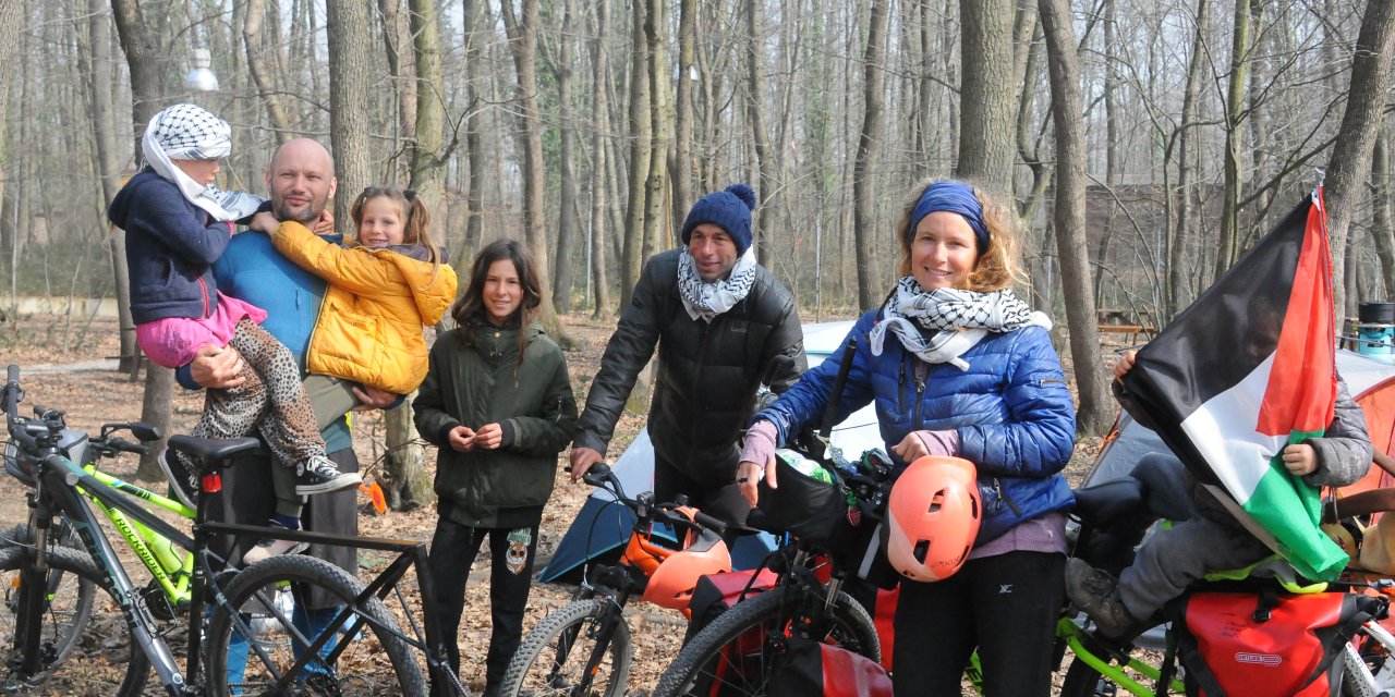 Fransa'dan Yola Çıkan Aile, Bisikletle Filistin'e Gidiyor