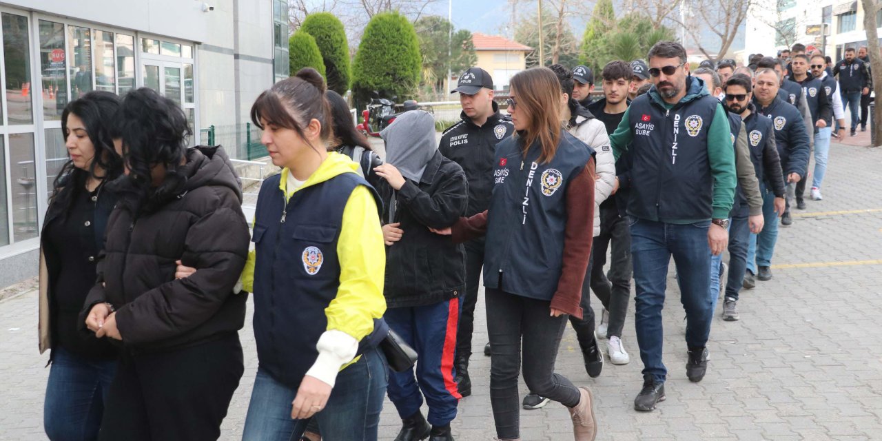İnternetten İlan Verip Dolandırıcılık Yapan Suç Örgütüne Operasyonda 17 Tutuklama