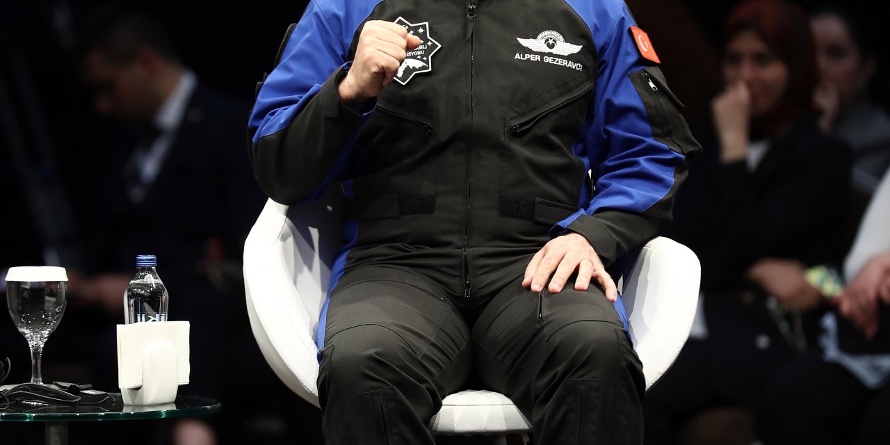 İlk Türk Astronot Gezeravcı Gençlerle Buluştu