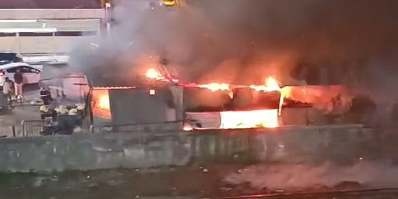 Batman'da Pazar Tezgahları Alev Alev Yandı; O Anlar Kamerada