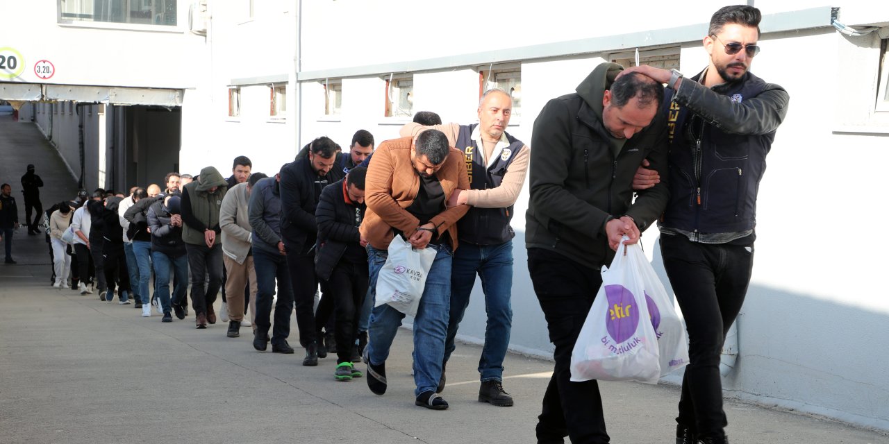 Sahte Uygulamalardan Kazanç Sağlamış Gibi Göstererek Dolandırdılar; 30 Milyar Tl'lik İşlem