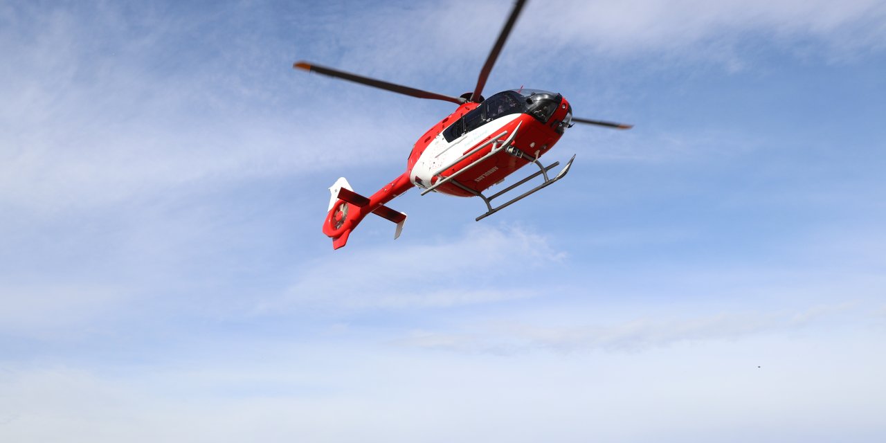 Kayak Yaparken Bacağı Kırıldı, Ambulans Helikopter İle Hastaneye Götürüldü