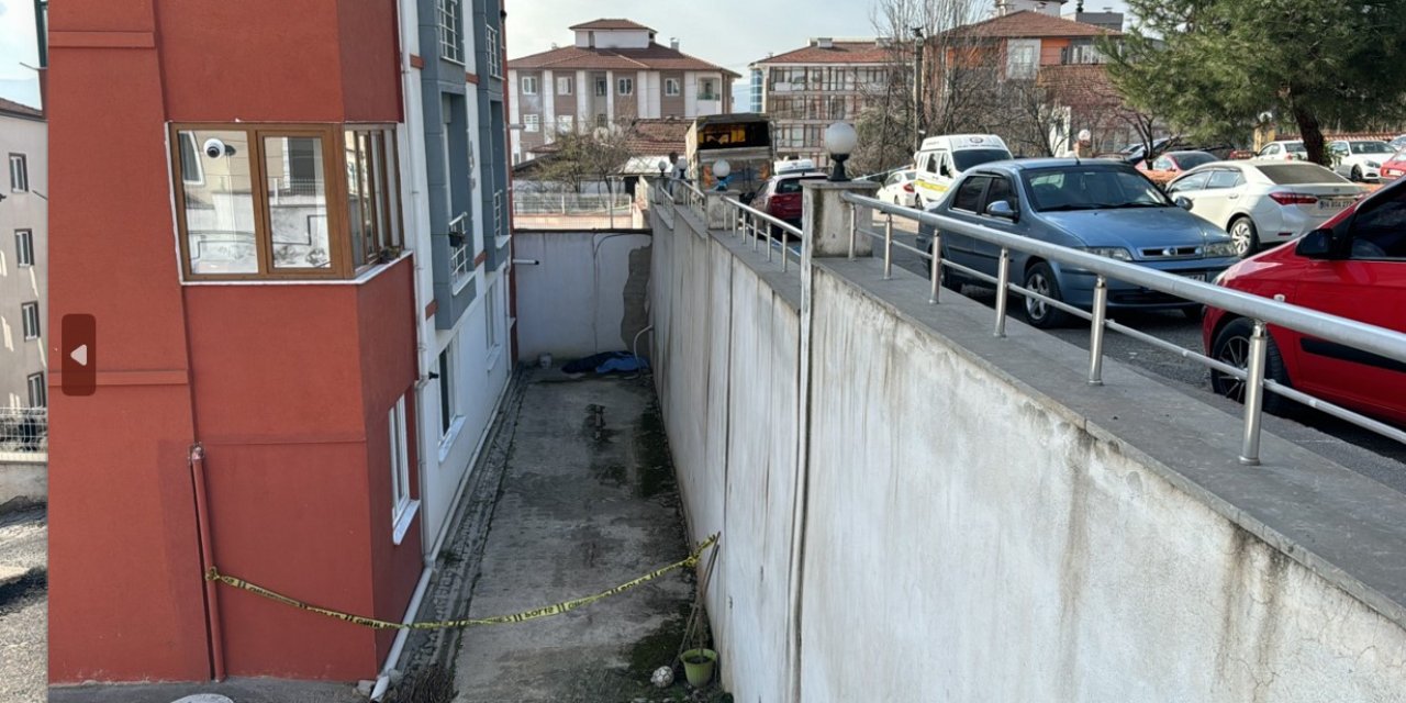 Hande'nin Duvar Dibinde Cansız Bedeni Bulundu; Ölümü Araştırılıyor