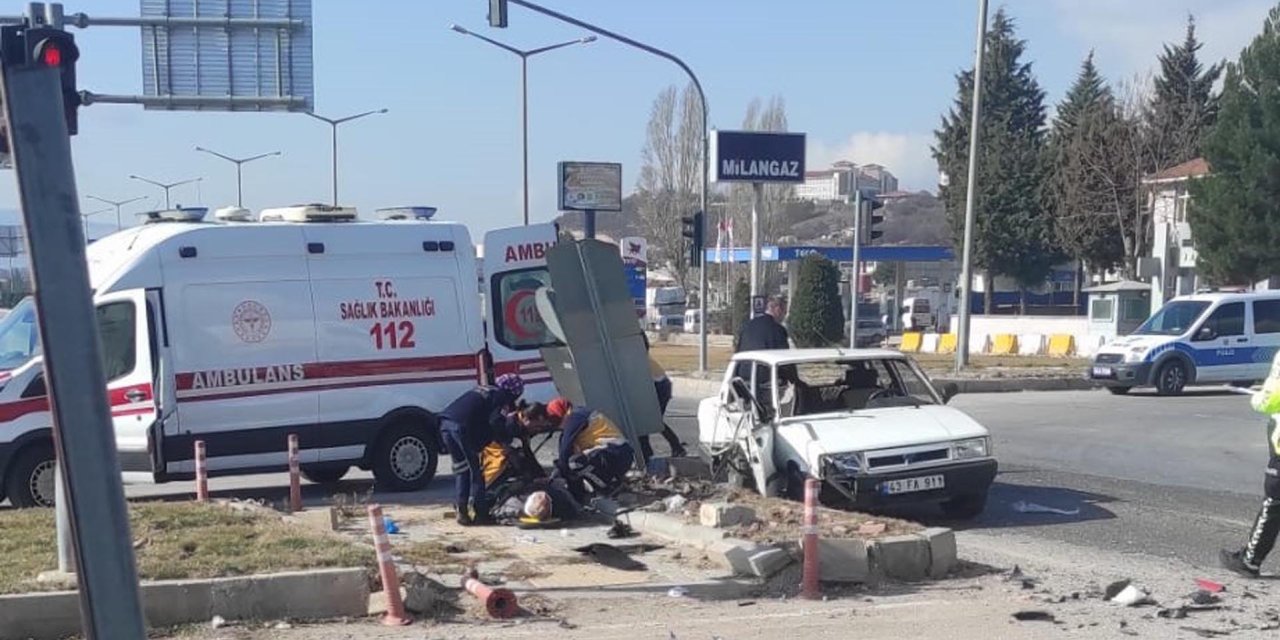 Kütahya'da Otomobiller Çarpıştı; 3 Ölü, 2 Yaralı