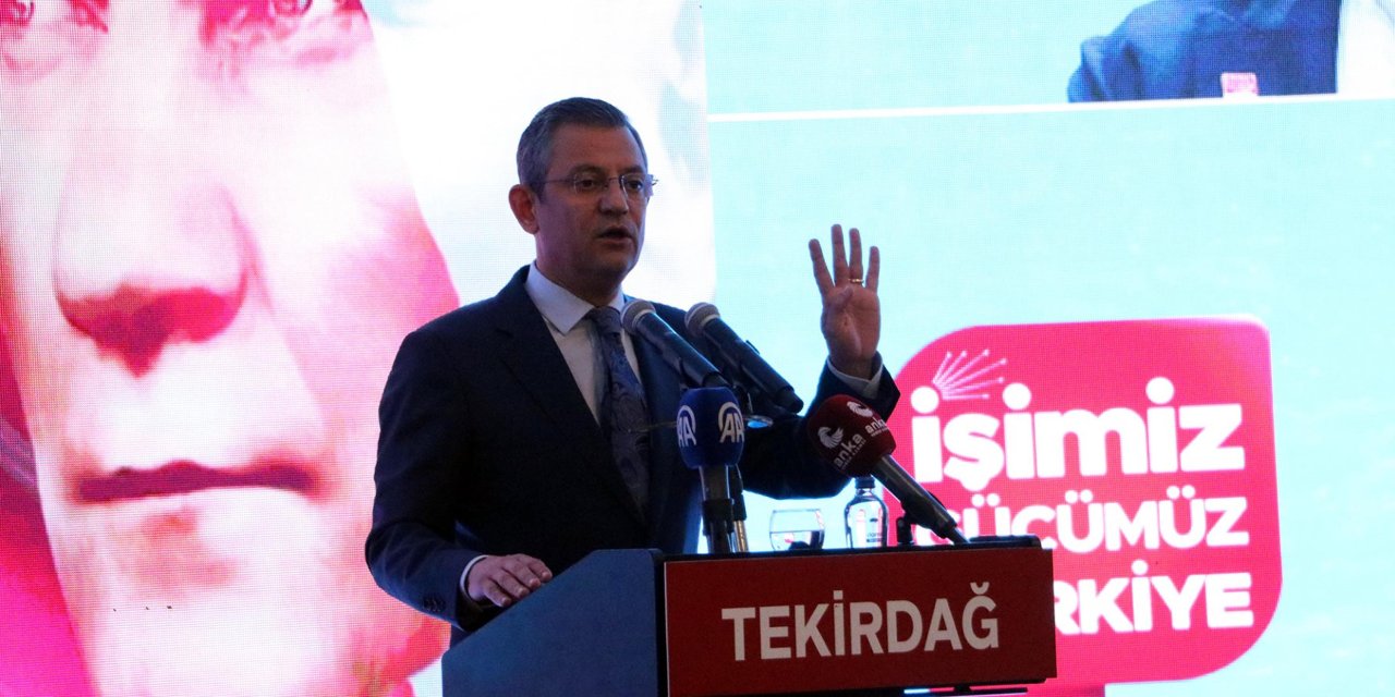 Özgür Özel: Kimsesiz Gördüklerinin Yanında Kapı Gibi Durmaya Devam Edeceğiz