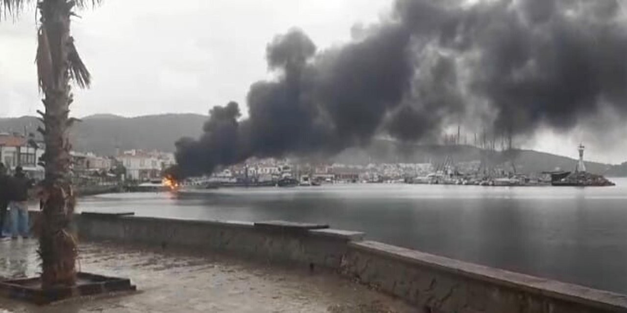 Denize Bir Gün Önce İndirilen Lüks Tekne Bugün Yandı: 2 Yaralı