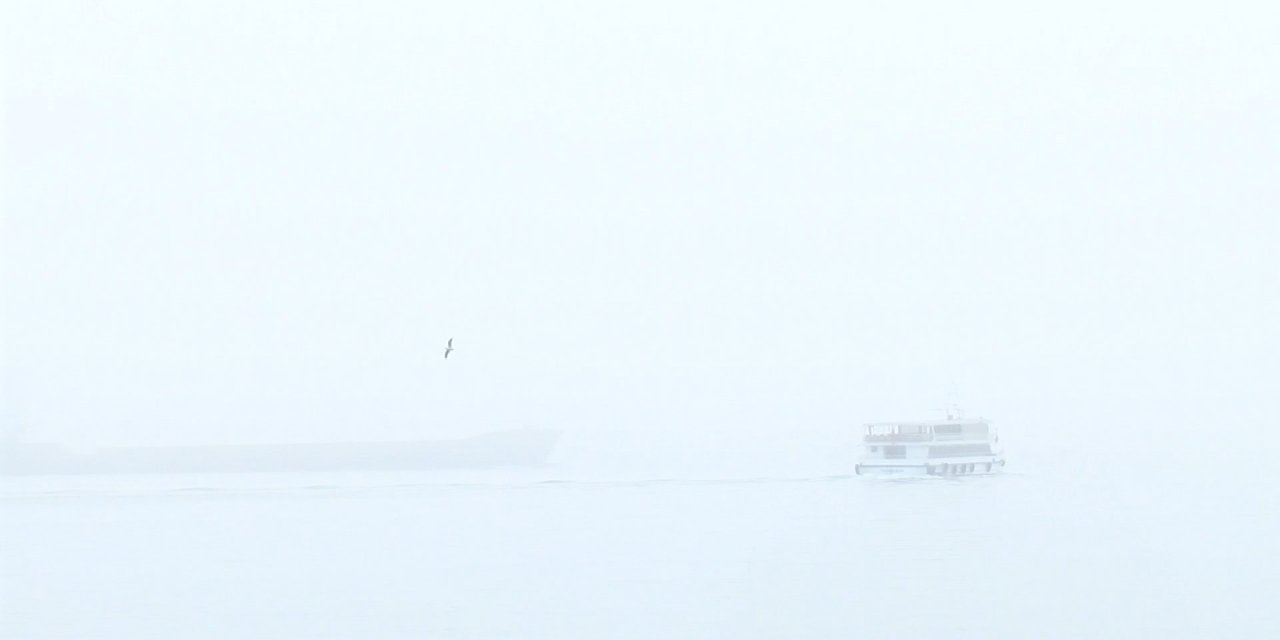 İstanbul Boğazı’nda Yoğun Sis Etkili Oldu