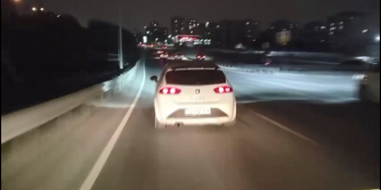 Küçükçekmece'de Sol Şeritte Panikleyince Kaza Yaptı: Kaza Yapan Sürücüye Küfür