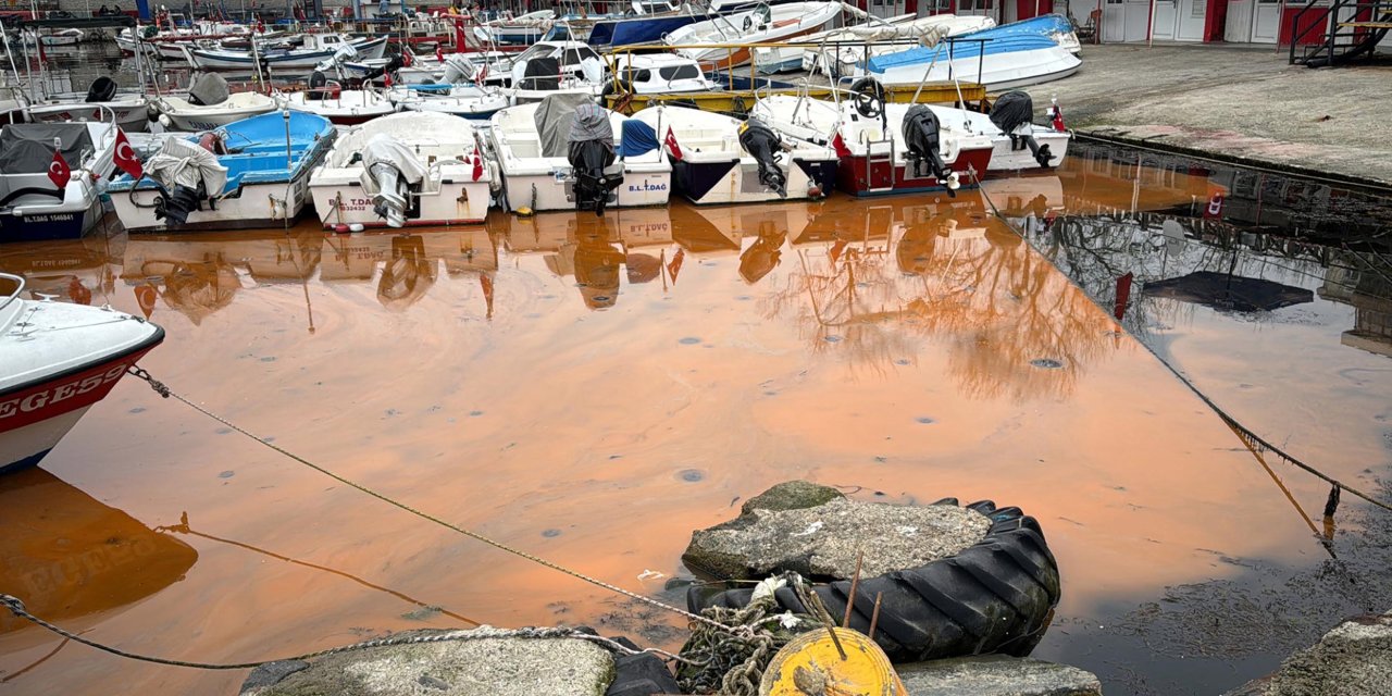 Tekirdağ Sahilinde Denizin Rengi Turuncu Oldu