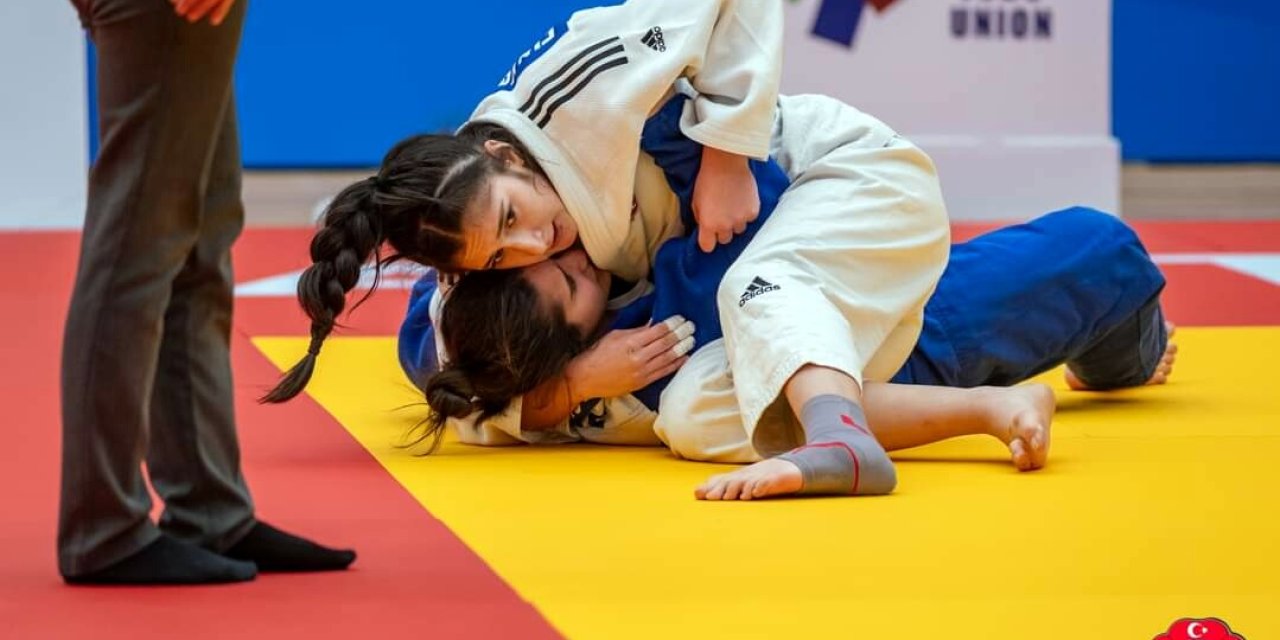 Yunusemre Belediyesporlu Fulya'dan Bronz Madalya