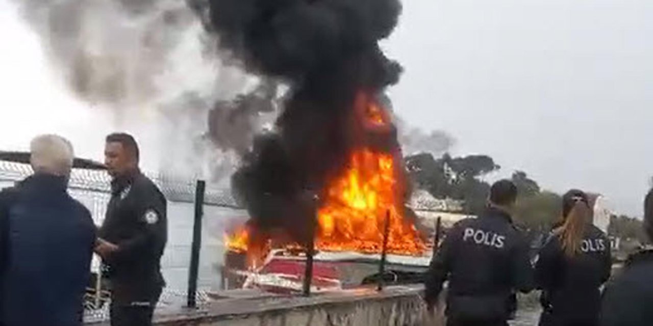 Urla'da Denize İndirildikten 1 Gün Sonra Yanan Tekneyle İlgili Bilirkişi Raporu Bekleniyor