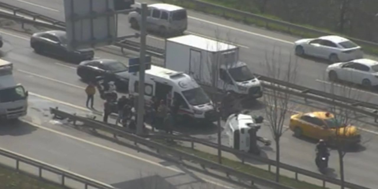 Eyüpsultan’da Telefona Gelen Mesaja Bakan Sürücü Otomobiliyle Takla Attı