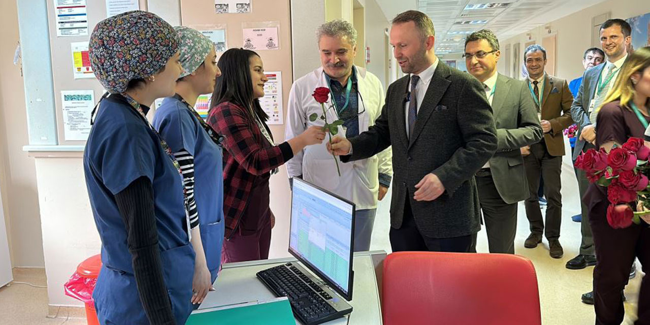 RTEÜ Rektörü Yılmaz, REAH’taki Hemşirelerin Gününü Kutladı