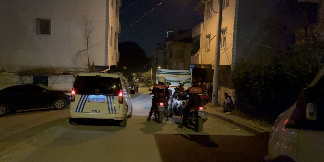 'Kanalizasyon Akıyor' Kavgasında 1 Kişi Silahla, 3 Kişi De Darbedilerek Yaralandı