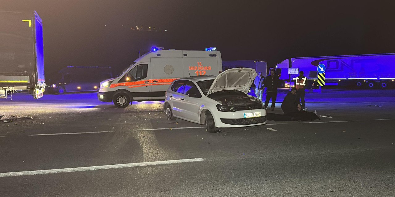 Tır İle Çarpışan Otomobilin Sürücüsü Öldü, Eşi Yaralandı