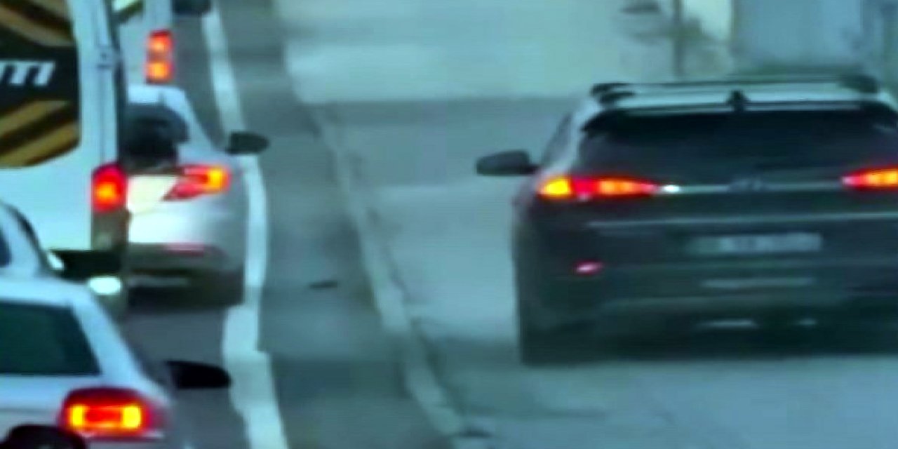 İstanbul - Esenyurt'ta Kaldırımdan Giden Araçlar Kamerada