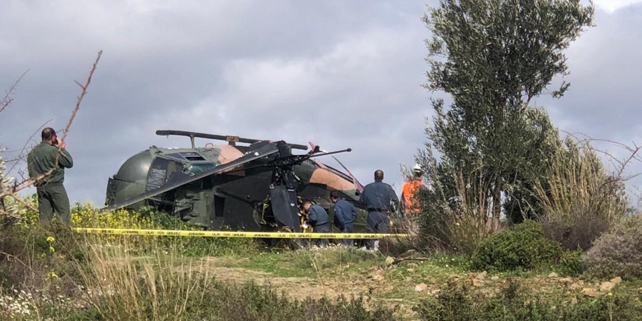 İzmir'de Askeri Helikopter Boş Araziye Zorunlu İniş Yaptı: 1 Yaralı