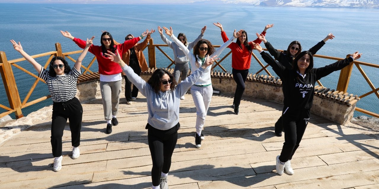 Van'da Kadınlar, Akdamar Adası'nda Spor Yaptı