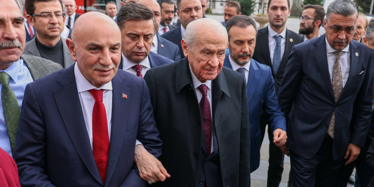 Bahçeli'den Turgut Altınok'a Destek
