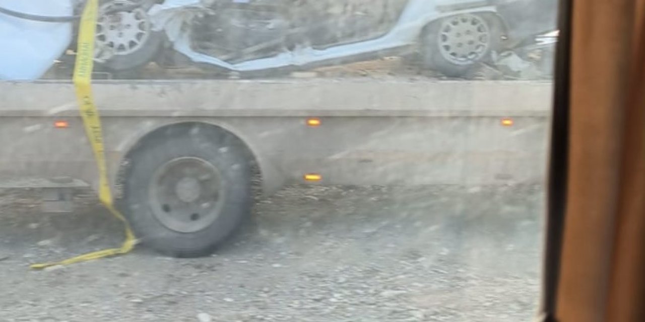 Diyarbakır'da Kamyon İle Otomobil Çarpıştı; Dede- Torun Öldü, 1 Yaralı