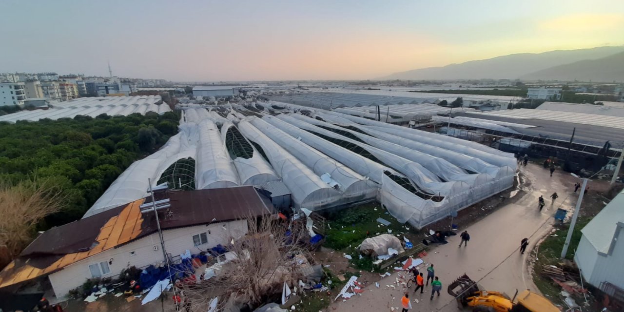 Antalya'da Sağanak; Kumluca Ve Demre'de 'Hortum' Çıktı
