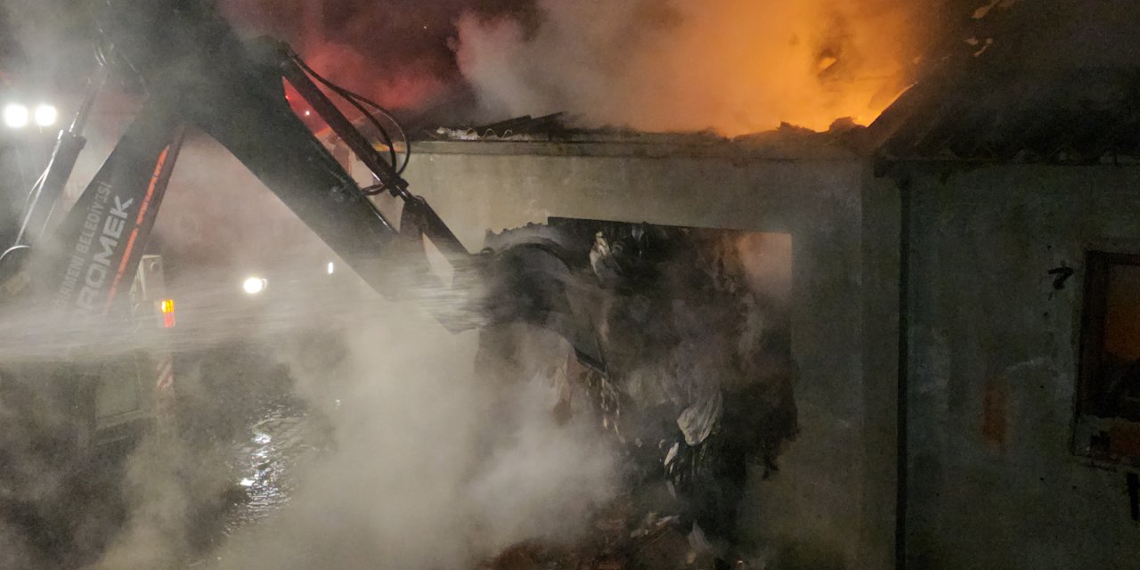 Zonguldak'ta, Tekstil Ürünlerinin Bulunduğu Depoda Yangın (2)- Yeniden