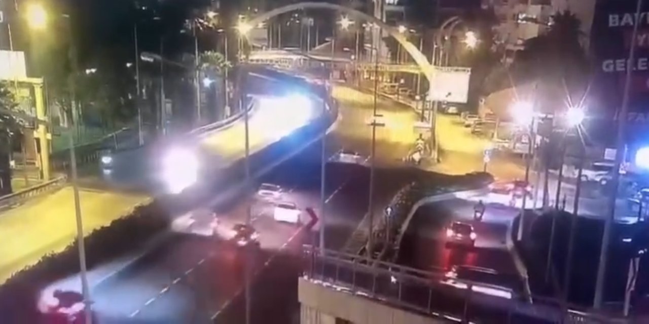 Önce Bariyere, Ardından Aydınlatma Direğine Çarpan Otomobilin Sürücüsü Öldü (2)