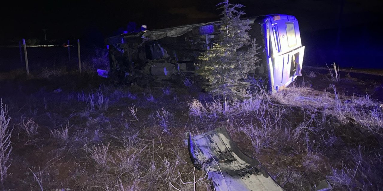 Domuz Sürüsüne Çarpan İşçi Servis Minibüsü Devrildi: 2'si Ağır 12 Yaralı