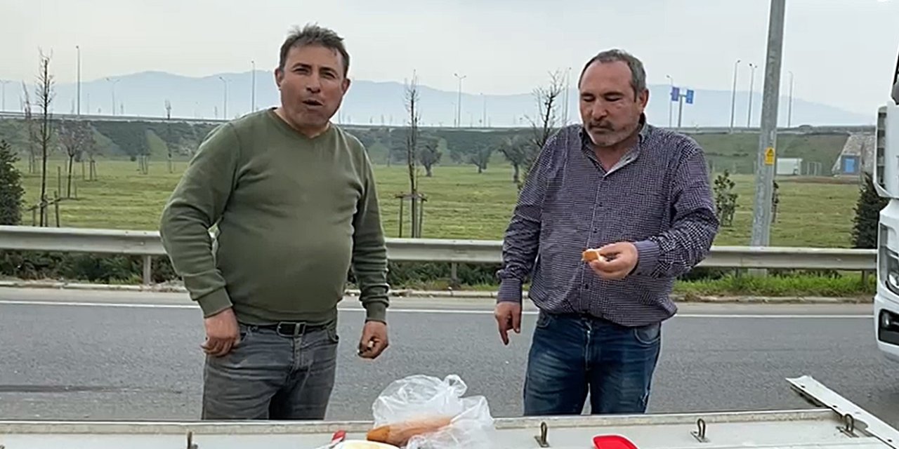 Tır’ın Dorsesinden Düşen Demir Saclar Yolu Kapattı