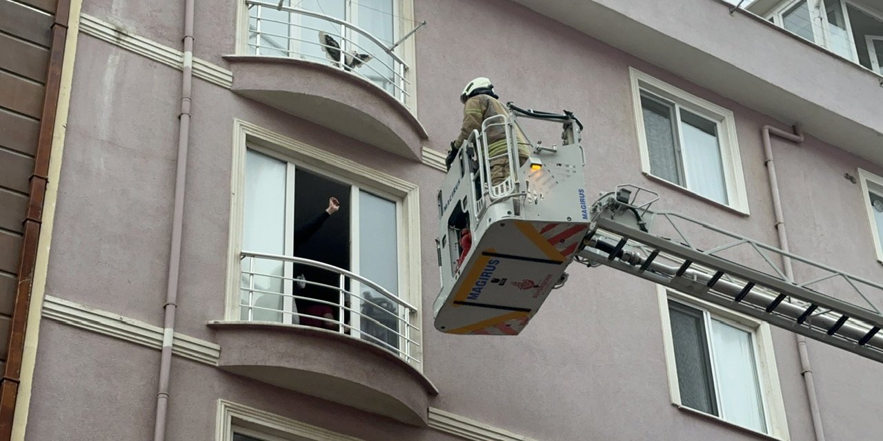 Maltepe'de 4 Katlı Binada Yangın; Dumandan Etkilenen Kedi Kurtarılamadı