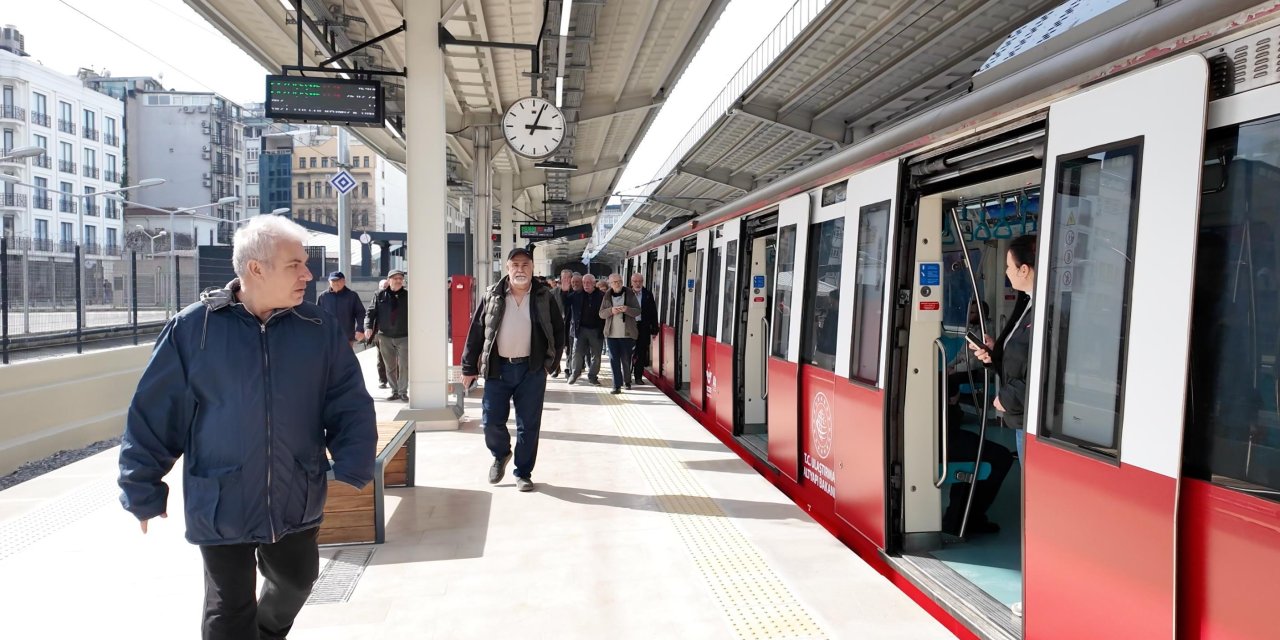 Bakan Uraloğlu: Sirkeci-kazlıçeşme Tren Hattını, 1 Haftada 80 Bin 446 Kişi Kullandı