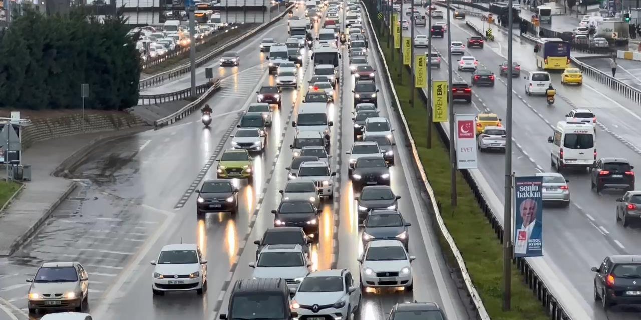 İstanbul’da Trafik Yoğunluğu Sabah Saatlerinde Yüzde 80’e Ulaştı