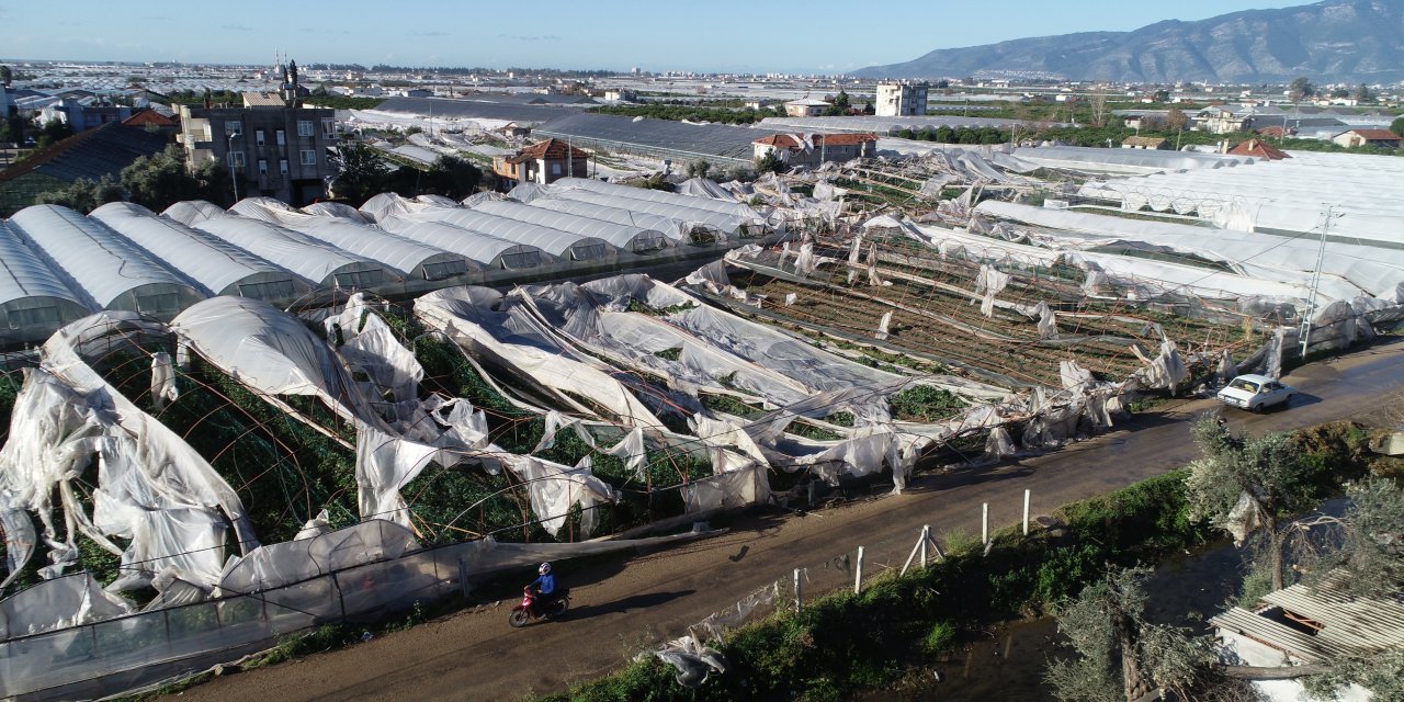 Antalya'yı Sağanak Ve Hortum Vurdu; 6 Yaralı, 1000 Dönüm Sera Zarar Gördü