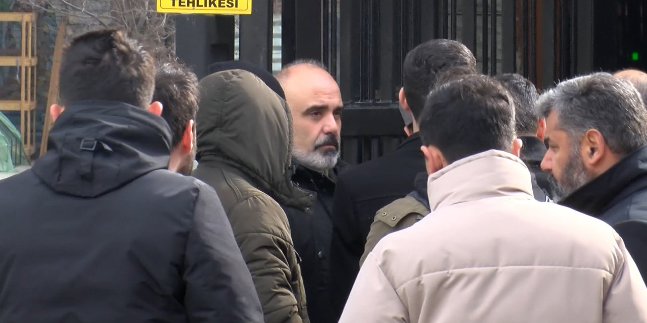 İstanbul - Motosiklet Kazasında Ölen Oyuncu Efe Deprem'in Cenazesi Adli Tıp Kurumu'ndan Alındı