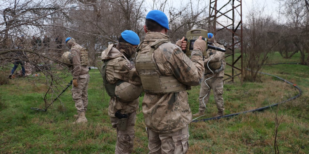 Şanlıurfa’da, Pkk Operasyonu: 4'ü Dem Parti Belediye Meclis Üyesi Adayı 17 Gözaltı