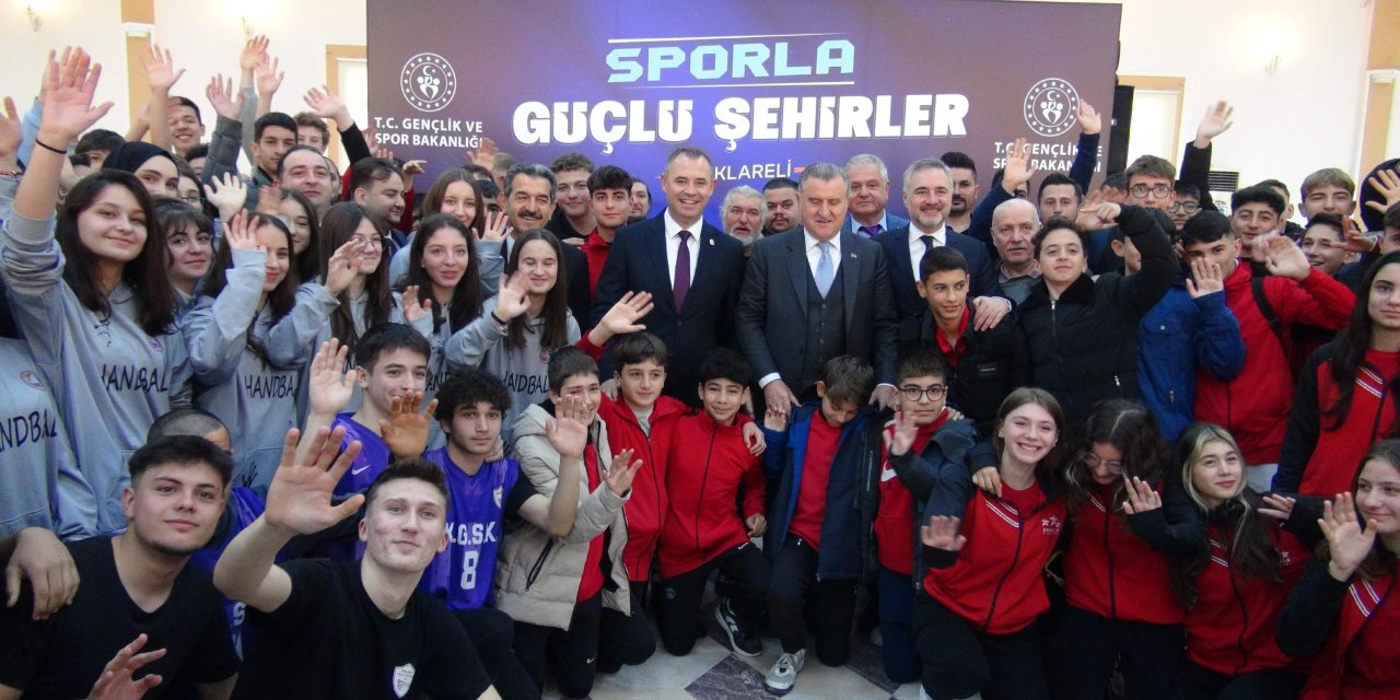 Bakan Bak: Ülke, 'Yapamaz' Diyenlerin Engellerini Açarak İlerliyor