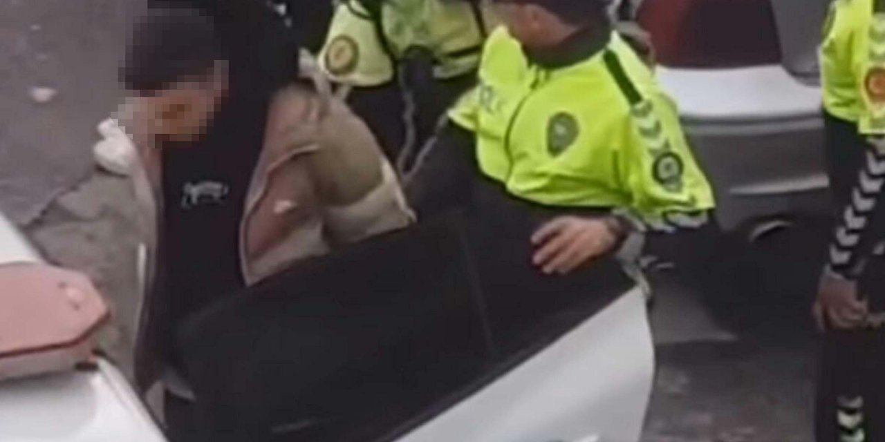 Polise Çarpıp, Kaçan Motosikletlinin Ehliyeti Ve Ruhsatı Yokmuş