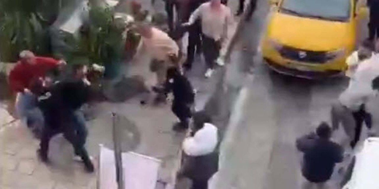 İzmir'de Trafikte Silahlı Yol Verme Kavgası: 2 Yaralı