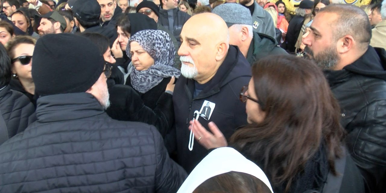 İstanbul-motosiklet Kazasında Hayatını Kaybeden Oyuncu Efe Deprem Son Yolculuğuna Uğurlandı