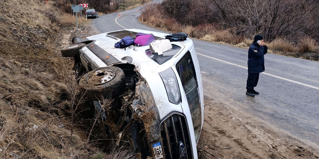 Kayseri'de Öğrenci Servisi Devrildi: 10 Yaralı