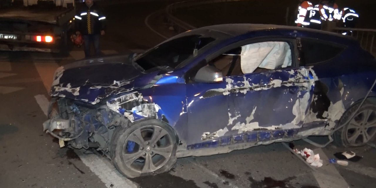 İstanbul - Avcılar D-100’de Otomobil Bariyerlere Çarptı: 1 Ölü