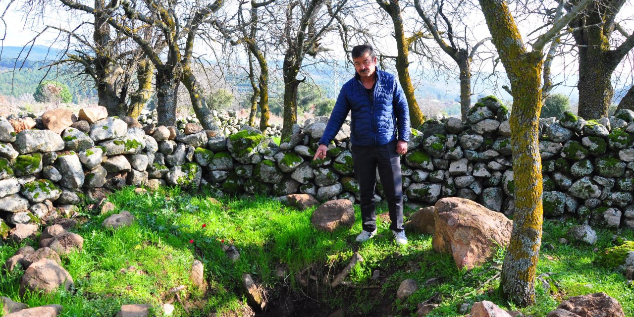 Manisa'da Tarihi Mezarlıkta Defineci Tahribatı