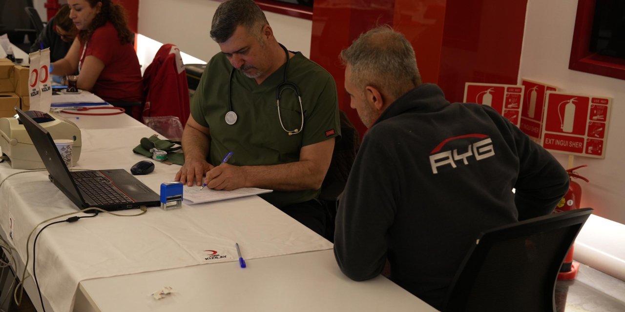 A Yangın'dan Kızılay'a Kan Bağışı
