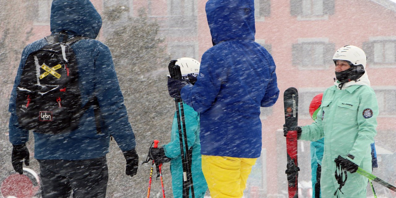Erzurum'da Kar Yağışı; 130 Kırsal Mahalle Yolu Kapandı