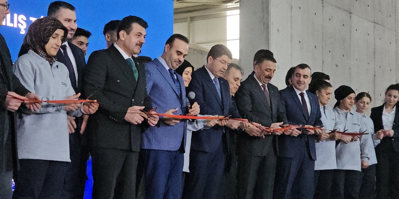 Bakan Kacır: Türkiye, Güçlü Sanayi Ve Teknolojisi, İstikrarlı Siyasi Yapısıyla Umut Işığı Oluyor