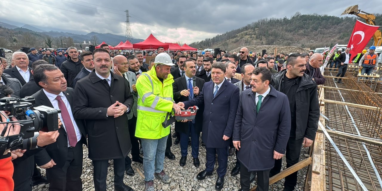 Bakan Kacır: Türkiye, Güçlü Sanayi Ve Teknolojisi, İstikrarlı Siyasi Yapısıyla Umut Işığı Oluyor (2)