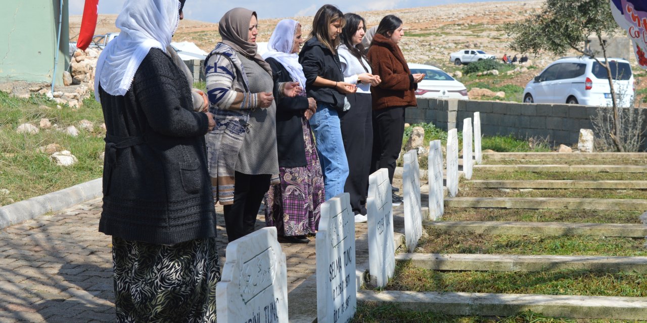 Mardin'de Pkk'lı Teröristlerin Şehit Ettiği 5’i Çocuk, 8 Kişi Törenle Anıldı