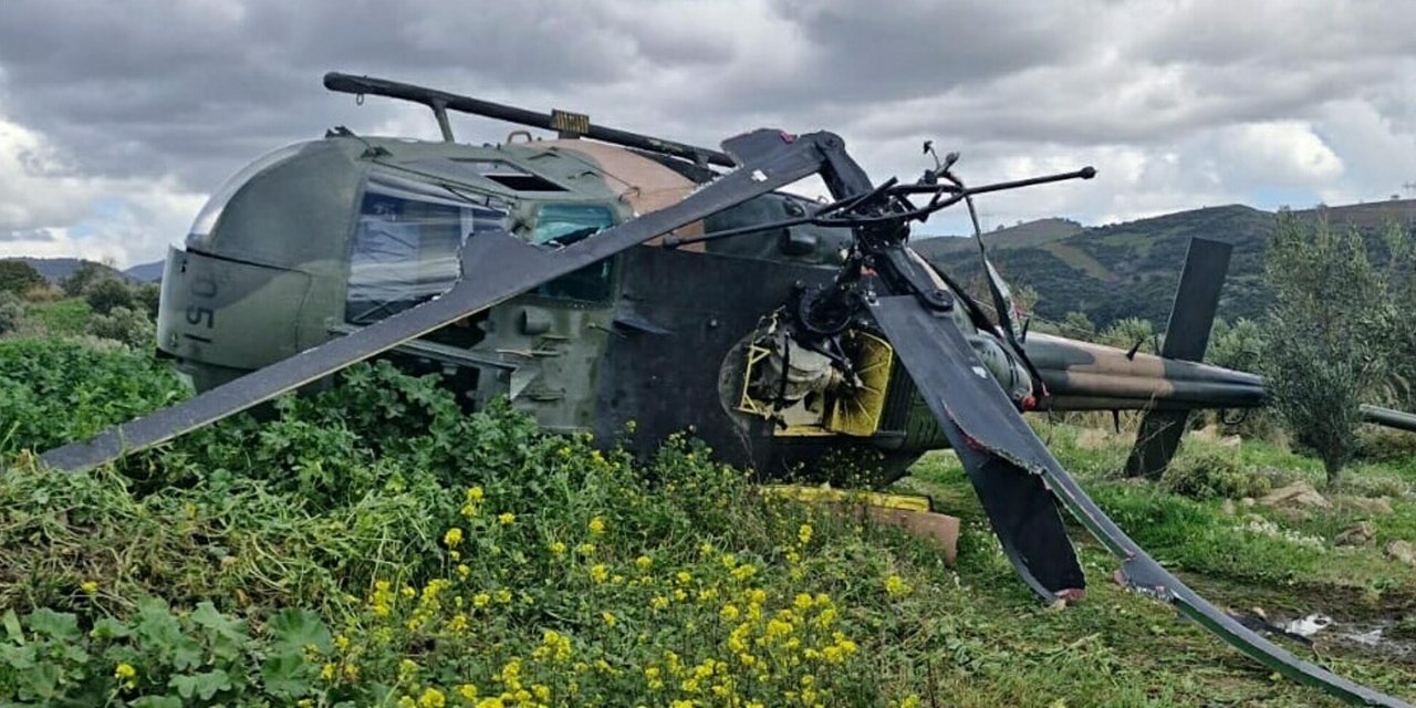 İzmir'de Zorunlu İniş Yapan Askeri Helikopterin Gövdesi De Olay Yerinden Kaldırıldı