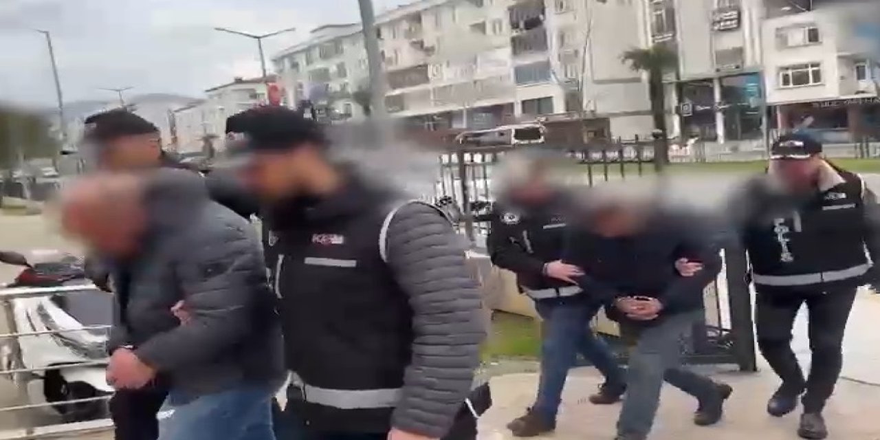 Ordu'da Durdurulan Araçta Çok Sayıda Tabanca Ve Mühimmat Ele Geçirildi; 2 Tutuklama